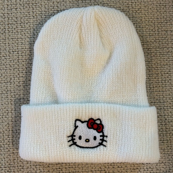Hello Kitty Winter Hat Set Of 4 -Pink/White/Red/Black New💗 - Picture 5 of 5